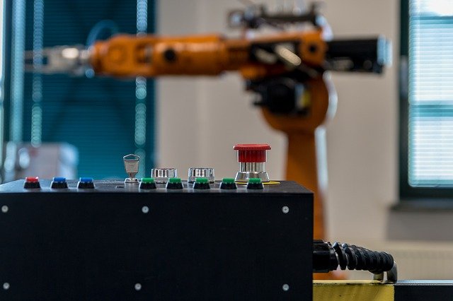 Co trzeba studiować, żeby pracować w robotyce przemysłowej?